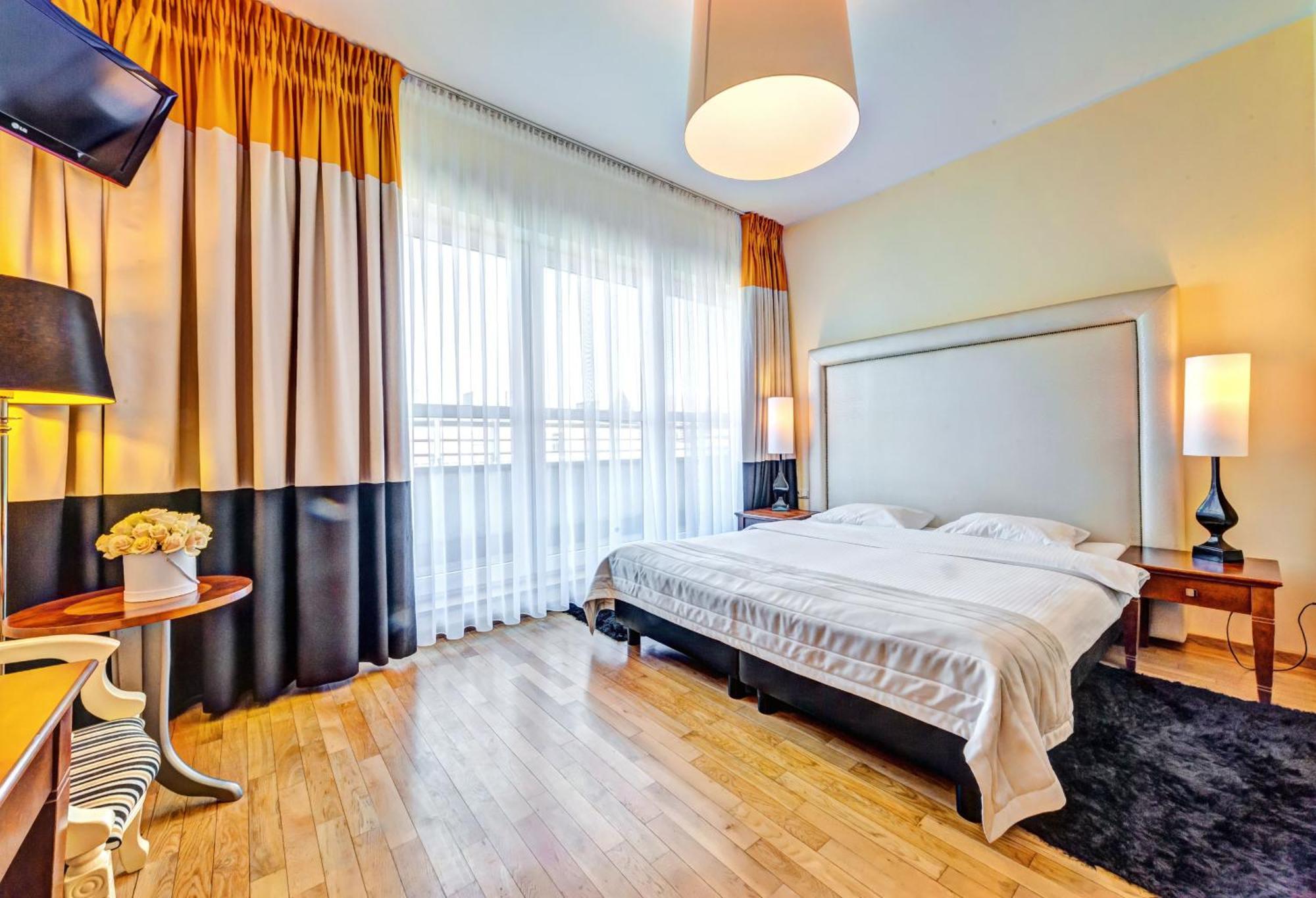 Standard Double or Twin Room,1212111565:JPEG