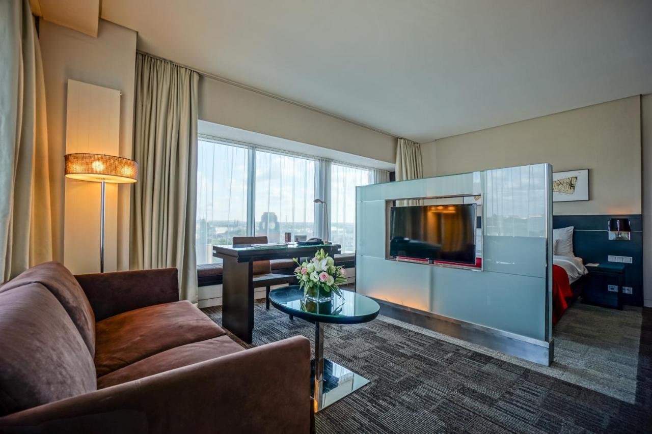 Executive Suite,1270591669:JPEG