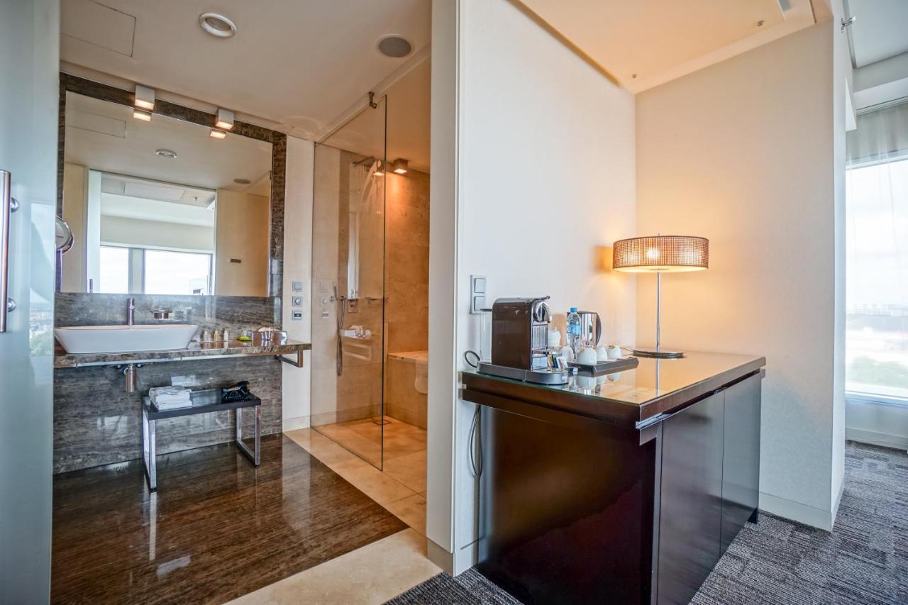 Executive Suite,1270591660:JPEG